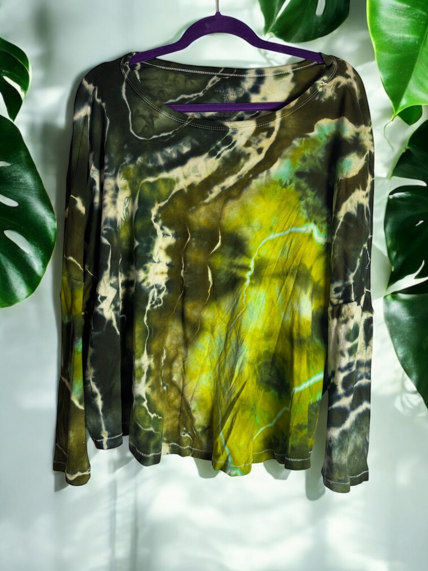 Women’s Petite Large Geode Tiedye Long Sleeve Shirt